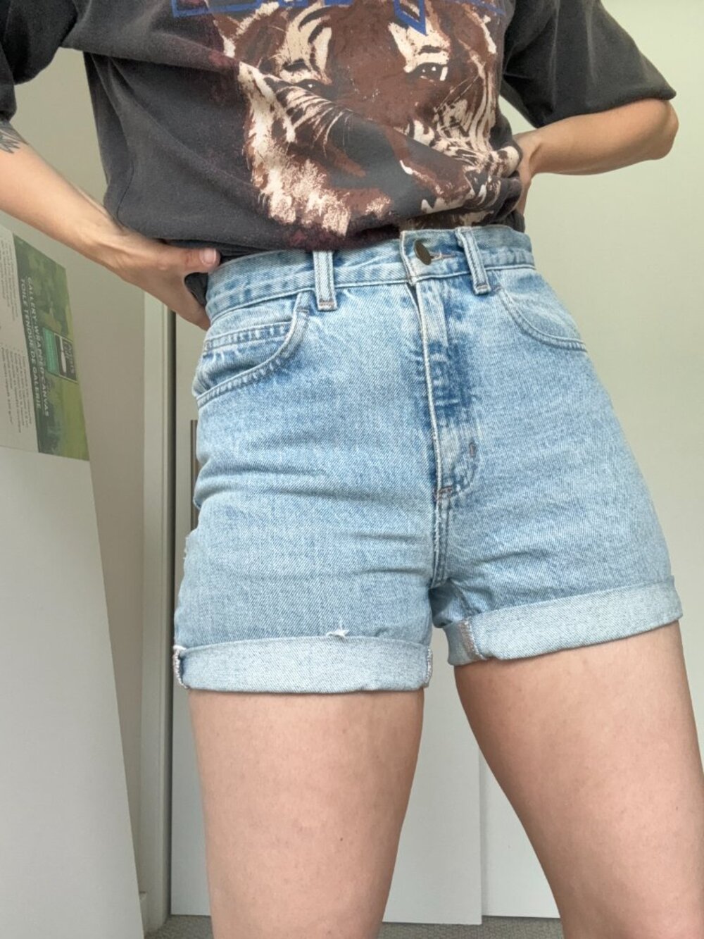 Jones Jeans Vintage Light Wash High Rise Denim Shorts